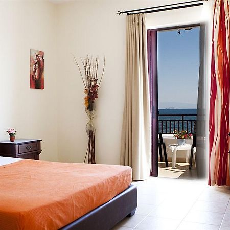Laza Beach Inn Hotel Skála エクステリア 写真