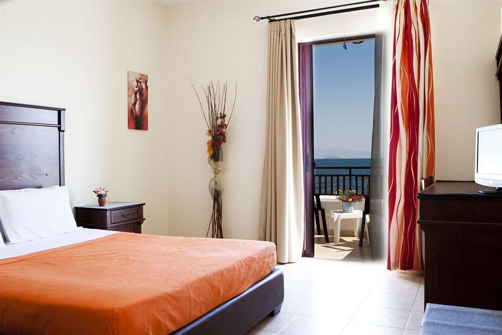 Laza Beach Inn Hotel Skála エクステリア 写真