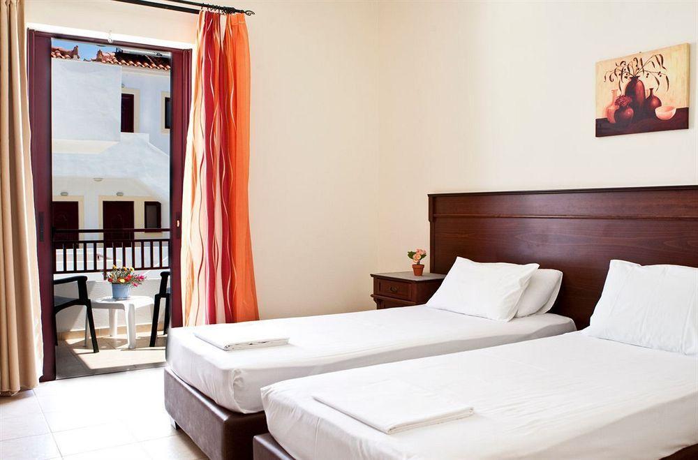 Laza Beach Inn Hotel Skála エクステリア 写真
